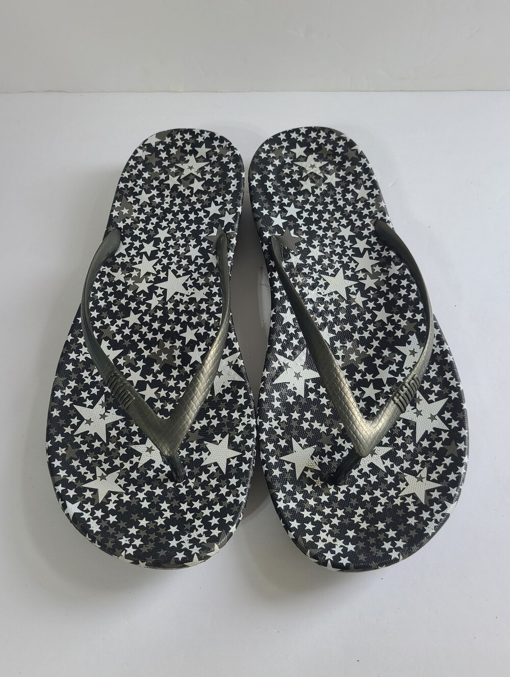 FitFlop IQushion Ergonomic Thong Flip Flop Sandals